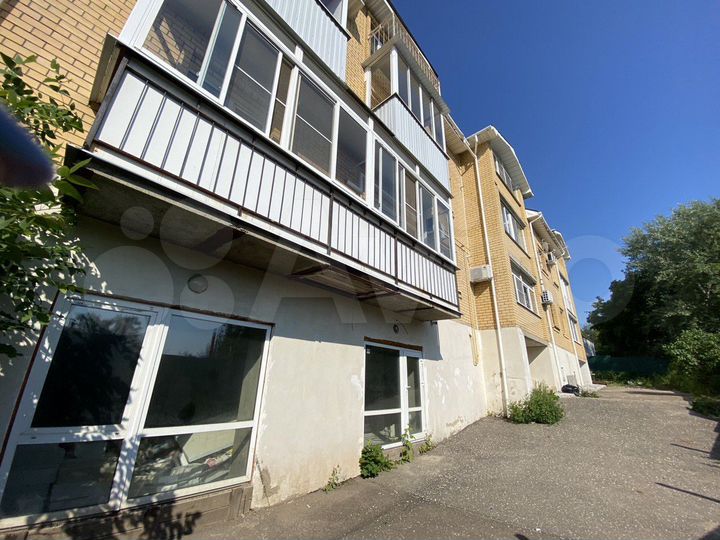 3-к. квартира, 100 м², 1/3 эт.