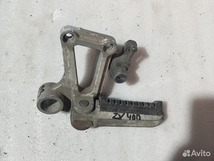 Подножка левая задняя Kawasaki GPZ400