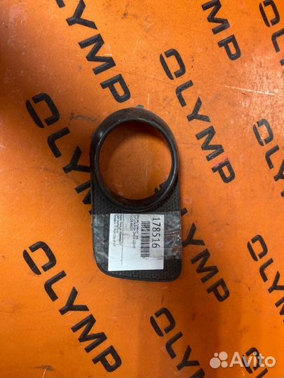 Оправа туманки левая Toyota Wish ZNE10 1ZZ-FE