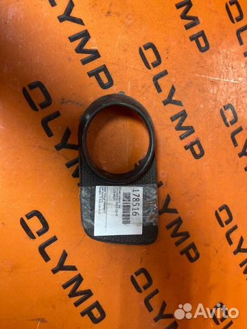 Оправа туманки левая Toyota Wish ZNE10 1ZZ-FE