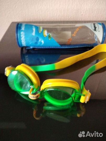 Очки для плавания