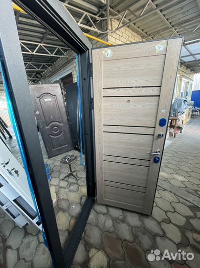 Двери входные