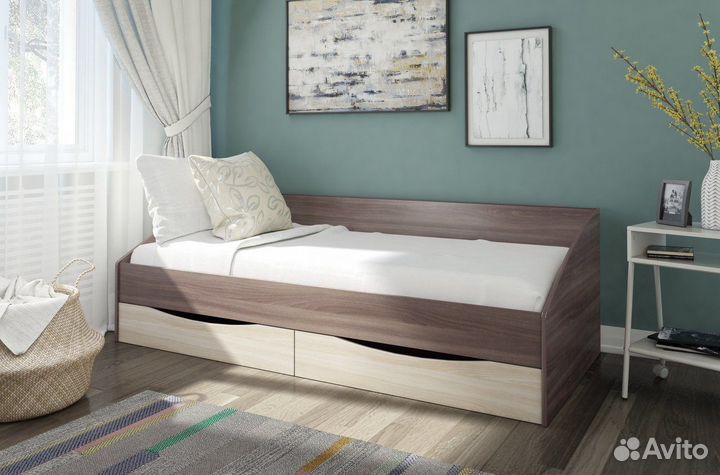 Кровать с ящиками и матрасом