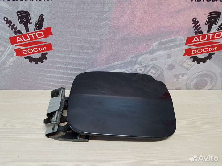 Лючок бензобака чёрный Renault Duster 1