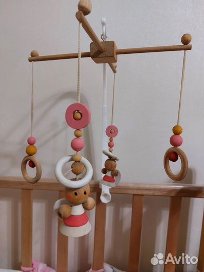 Мобиль в кроватку деревянный