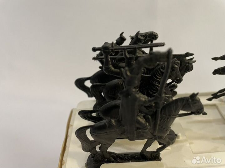 Набор солдатиков воины средневековья-70-80 г СССР