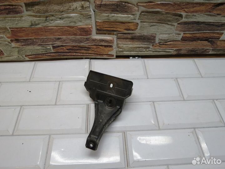 Кронштейн переднего бампера Audi A8 D4 A8D4