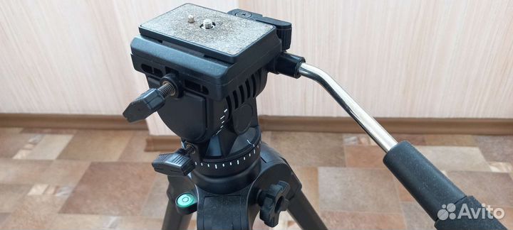 Штатив для фотоаппарата профессиональный