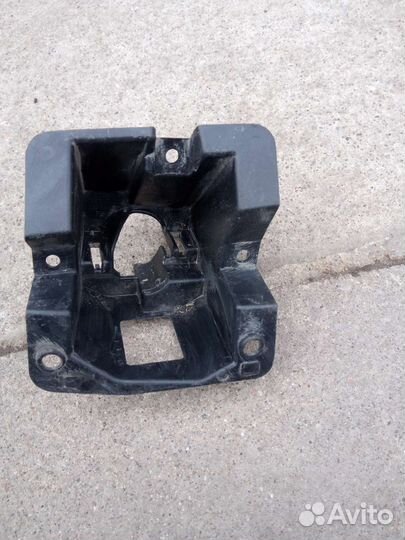 Skoda Octavia A7 кронштейн форсунки омывателя фар