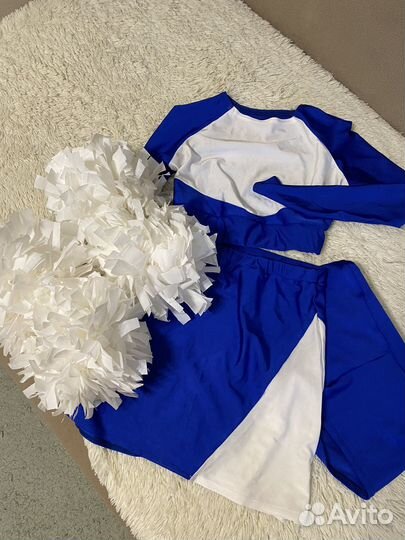 Костюм для черлидинга с помпонами