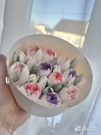 Букет тюльпанов на 8 марта,сладкий подарок,цветы