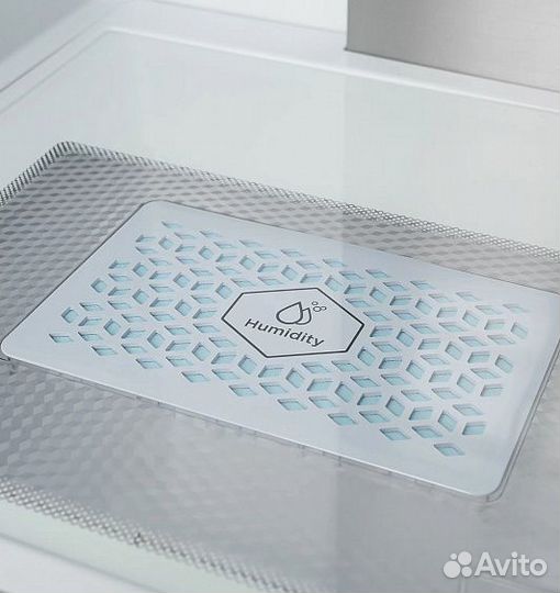 Холодильник LEX LCD505blorid