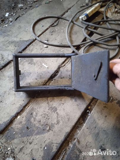 Чугунная дверца