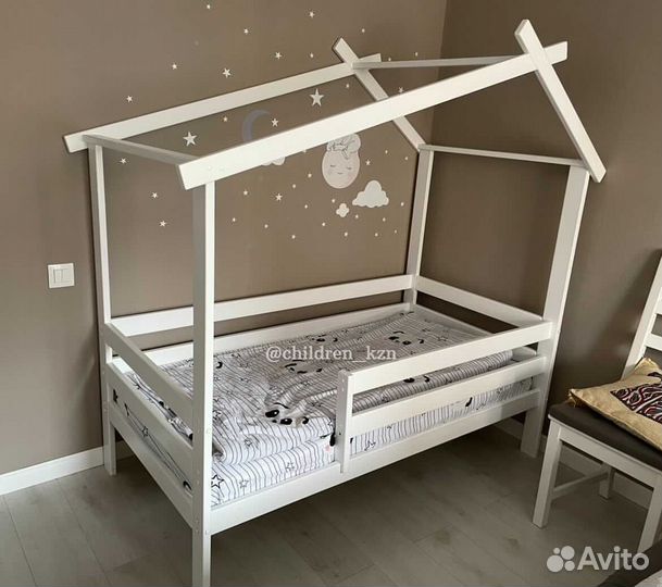 Детская кровать домик