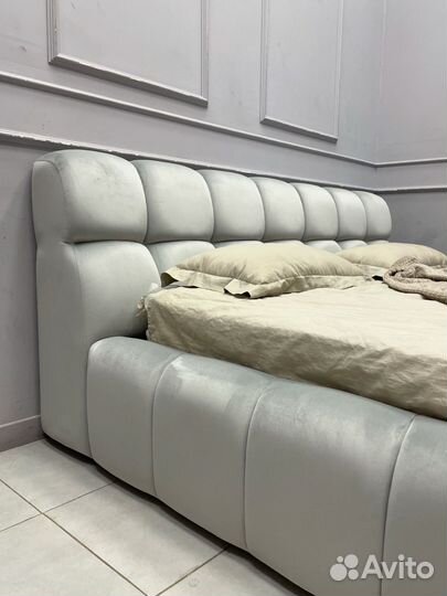 Кровать двуспальная мягкая велюр