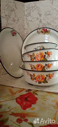 Блюдо,салатик.кастрюля,поднос