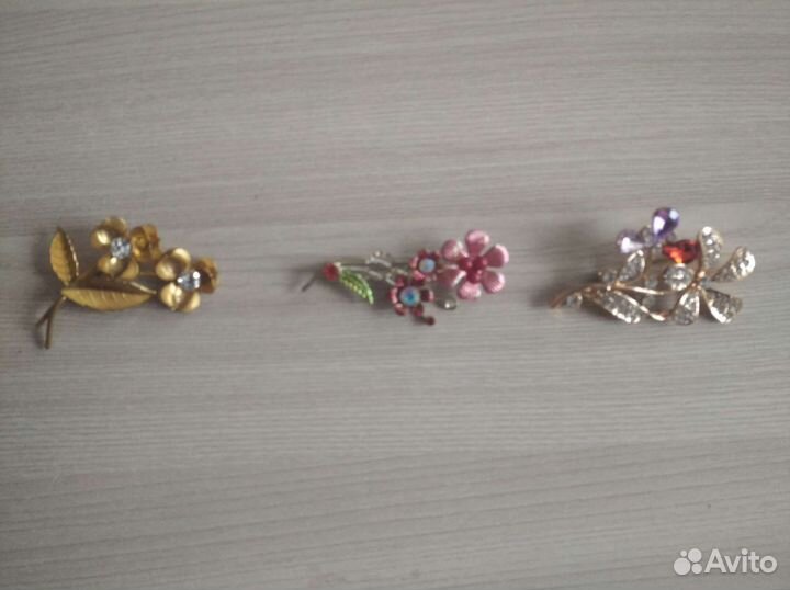 Женская брошь
