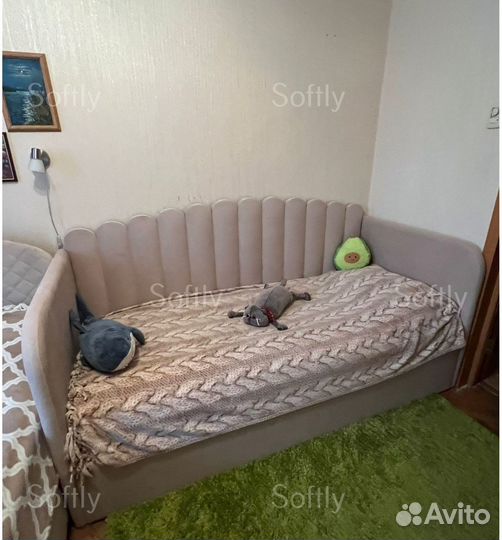 Детская кровать с мягкой спинкой