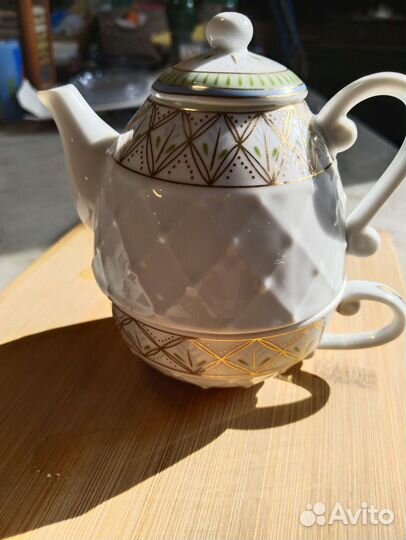 Заварочный чайник и чашка