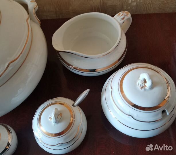Супница и другие части столового сервиза