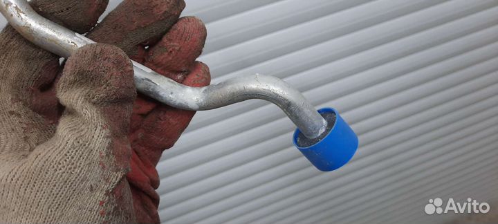 Трубка радиатора АКПП Land Rover Discovery 4/2012