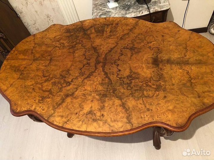 Стол из ореха