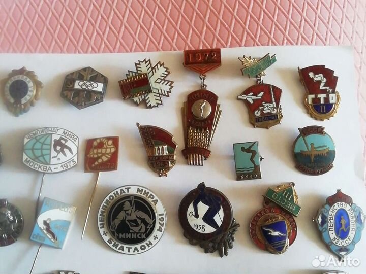 Значки спортивные, цены разные
