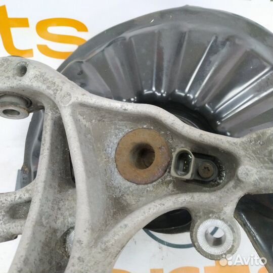 Кулак поворотный задний левый Audi Q3 8U 2013