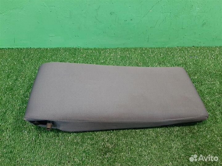 Подлокотник Mitsubishi Space Star 2002