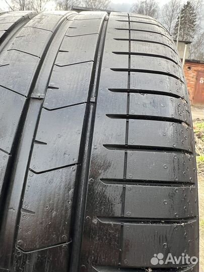 Pirelli P Zero PZ4 315/30 R22 107Y