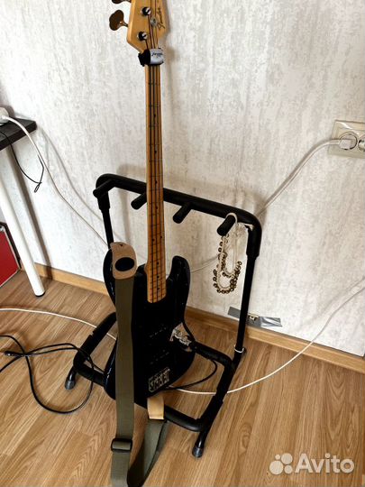 Стойка для трех гитар