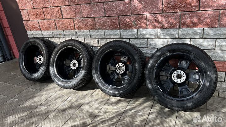 Nokian Tyres Hakkapeliitta 9 SUV 275/50 R20 113N