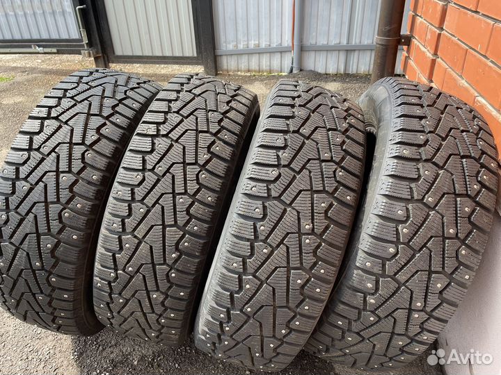 Pirelli Ice Zero 215/65 R16