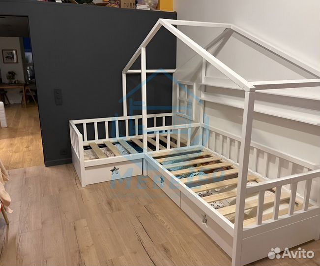 Двухъярусная кровать