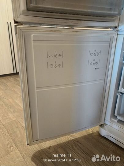 Холодильник бу ariston