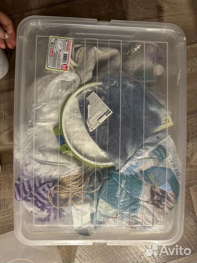 Материалы для творчества коробкой