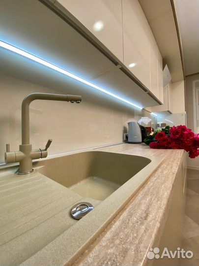 Кухня на заказ с доводчиками в Омске