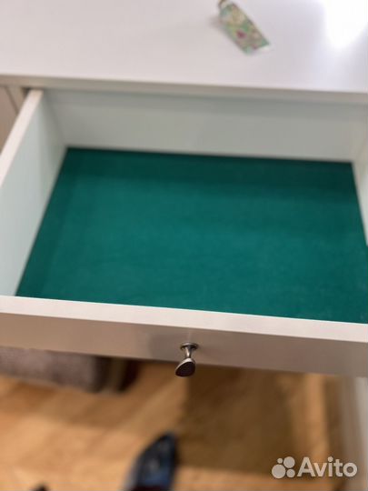 Гримерный косметический туалетный столик