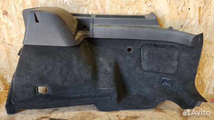 Обшивка багажника правая Volvo V50