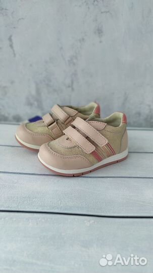 Кроссовки для девочки