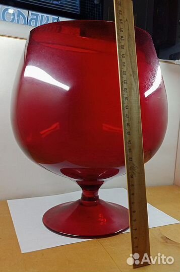 Ваза большая рюмка красное стекло (026739)