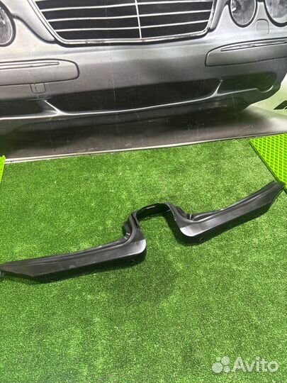 Накладка замка капота w210