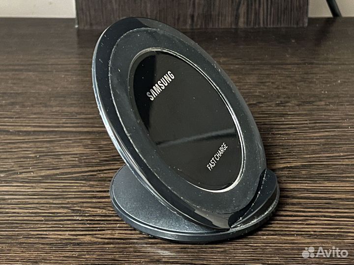 Док станция Samsung EP-NG930