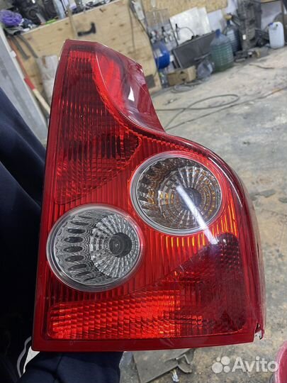 Фонарь задний правый volvo xc90