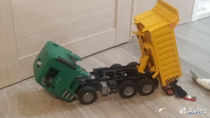 Самосвал border man