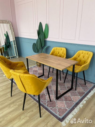 Стол со стульями
