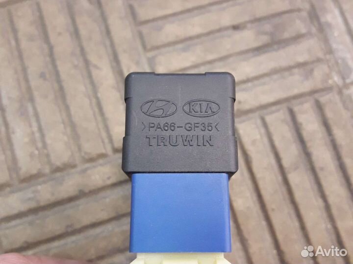 Датчик стоп сигнала Hyundai i30 2007-2012год