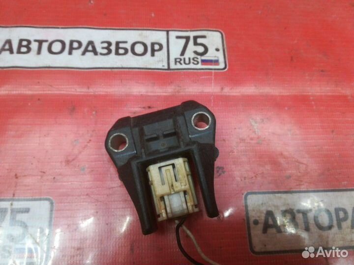 Датчик airbag передний Toyota Wish ZGE20G 2zrfae