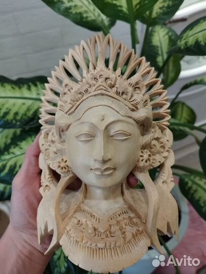 Изысканная деревянная статуэтка с бали