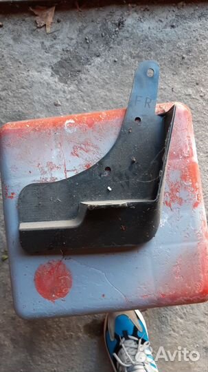 Ниссан х трейл т32 брызговик правый передний